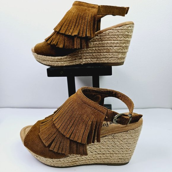 Minnetonka Ashley Layered Fringe Espadrille Wedge Heels, Size 6 - Picture 2 of 12